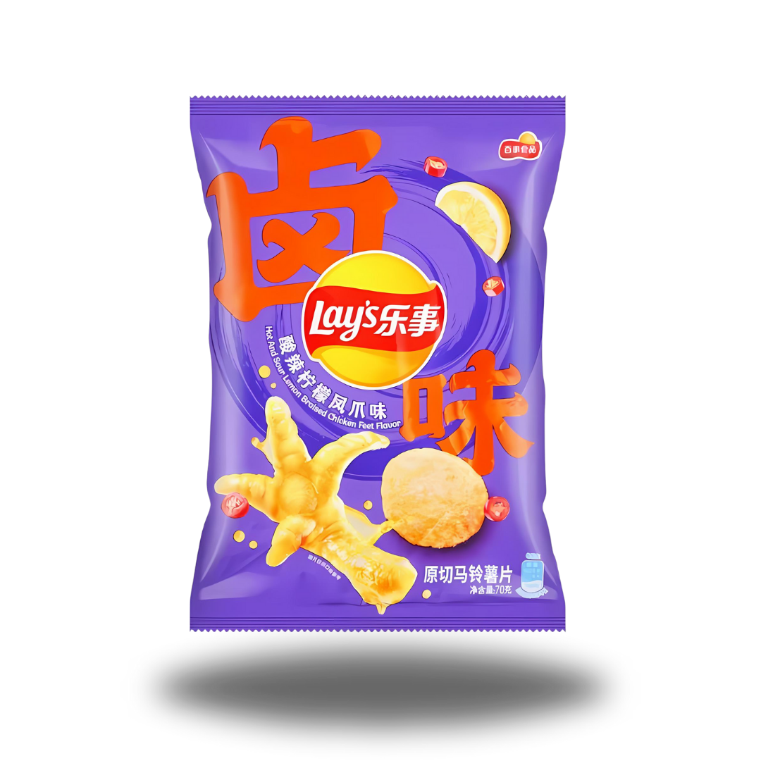 Ein Bild der Asian Lays Chips - Hot and Sour Braised Lemon Chicken 70g Packung. Die Verpackung zeigt eine schmackhafte Darstellung von scharf-sauren Zitronenhähnchen und knusprigen Chips.