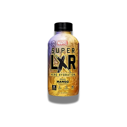 Ein Bild der Arizona Marvel Super LXR Peach Mango 473ml Flasche. Die Flasche zeigt das Marvel-Logo und ist in lebhaften Orange- und Gelbtönen gestaltet.