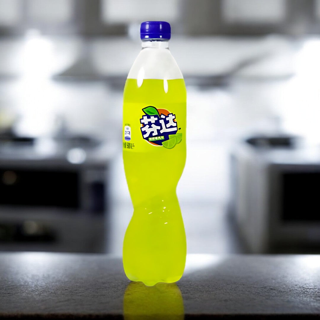 Asia_Fanta Lime Klassische Limettenlimonade im asiatischen Stil. Erhältlich in einer 500ml PET-Flasche.