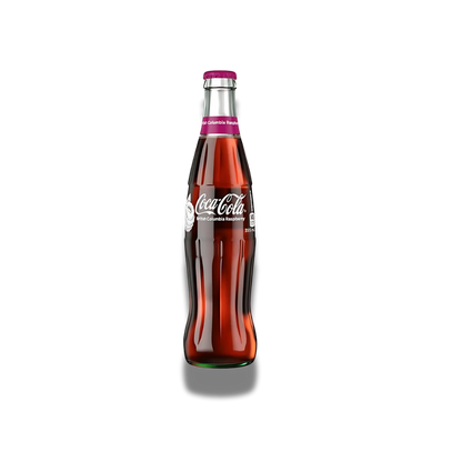 Ein Bild der Coca Cola British Columbia Raspberry 355ml Dose. Die Glasflasche ist in klassischen Rot- und Weißtönen gehalten, mit einem Himbeer-Design, das die fruchtige Note hervorhebt.