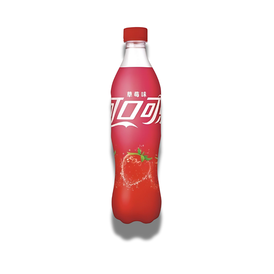 Eine 500ml Flasche der Coca Cola Strawberry China, beide in Rot- und Weißtönen gestaltet, mit einem Erdbeer-Design, das den fruchtigen Geschmack hervorhebt.