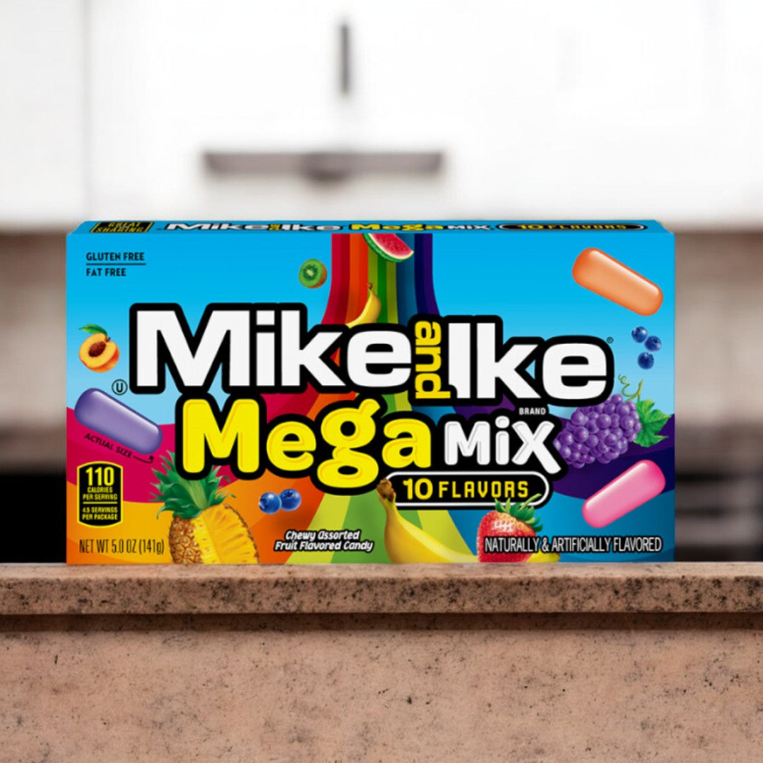 Bunte Packung Mike and Ike Mega Mix 141g, gefüllt mit verschiedenfarbigen, ovalen Fruchtbonbons in zehn aufregenden Geschmacksrichtungen.