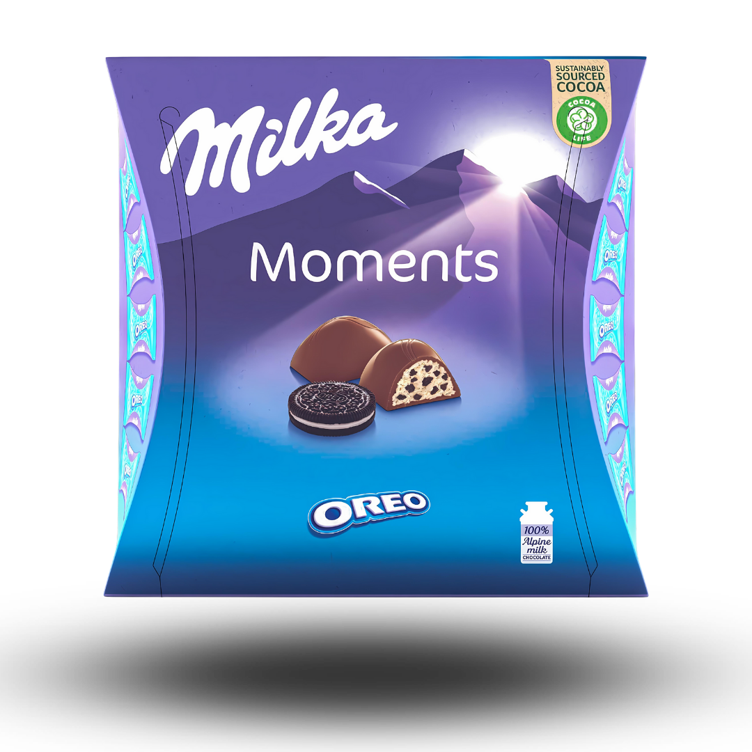 Milka Moments Praline 92g  Milka Oreo Moments Praline vereint zwei beliebte Süßigkeiten in einer Packung - die cremige Milka Schokolade und die knusprigen Oreo Kekse.