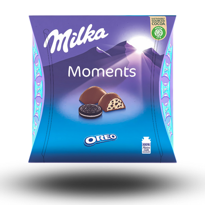 Milka Moments Praline 92g  Milka Oreo Moments Praline vereint zwei beliebte Süßigkeiten in einer Packung - die cremige Milka Schokolade und die knusprigen Oreo Kekse.