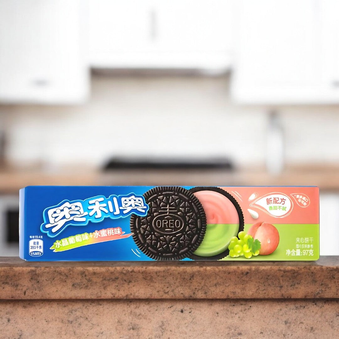 Oreo Crystal Grape & Peach China 97g – Oreos mit fruchtigem Trauben- und Pfirsichgeschmack, perfekt für einen süßen Snack-Moment.